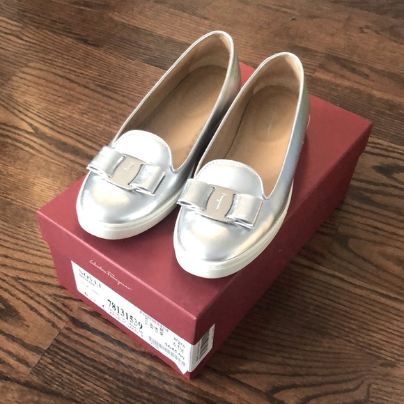 Salvatore Ferragamo Novello shoes silver size6.5 - Picture 1 of 8